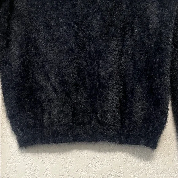 Levi's Women’s Size Small Black Fuzzy Crew-Neck Sweater - Picture 8 of 11